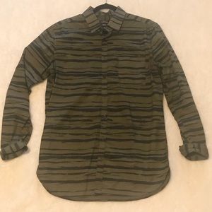 Slim fit men’s button down